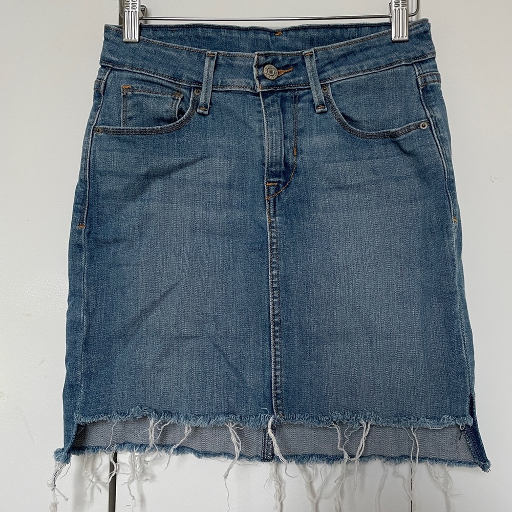 Like New Levi’s denim skirt size 24